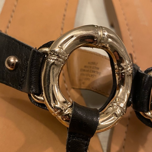 Nine West Chic Black Leather Thong Sandals Gold Accent Size 10 - Picture 3 of 9